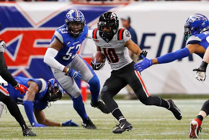 New York Guardians wide receiver Austin Duke runs the ball against the St. Louis Battlehawks defense