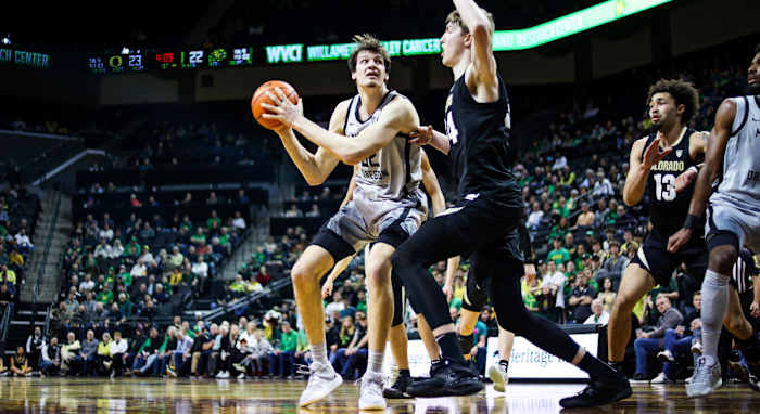 Oregon Ducks center Nate Bittle in a game against the Colorado Buffaloes.