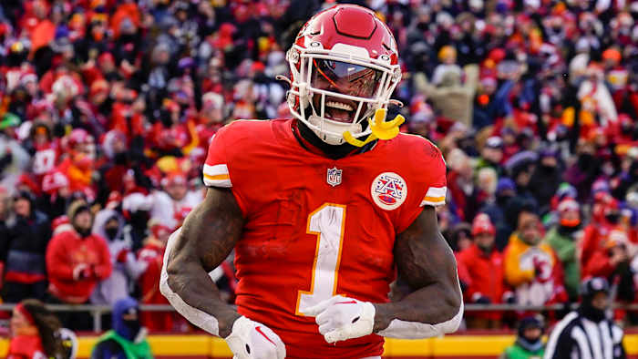 Jerick McKinnon celebrates during a Chiefs game