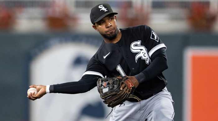 White Sox shortstop Elvis Andrus throws the ball
