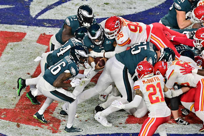 Eagles QB Jalen Hurts succeeds on a short-yardage QB sneak in Super Bowl LVII