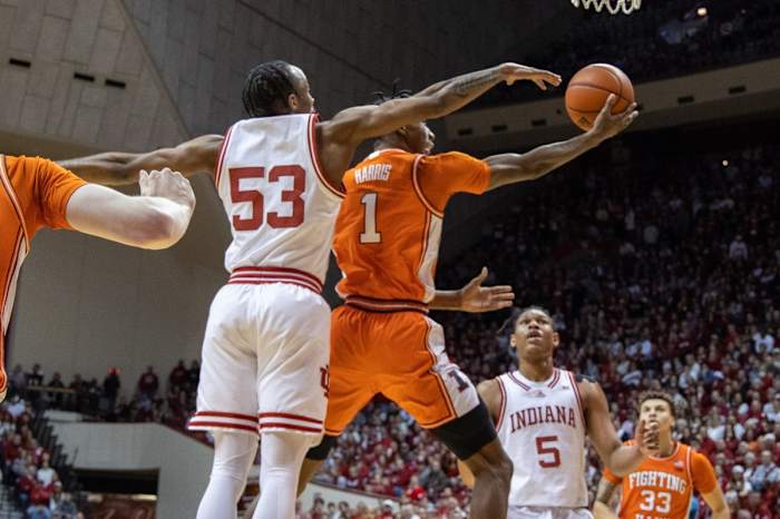 Illinois Fighting Illini guard Sencire Harris (1) shoots the ball while Indiana Hoosiers guard Tamar Bates (53) defends in the second half at Simon Skjodt Assembly Hall.
