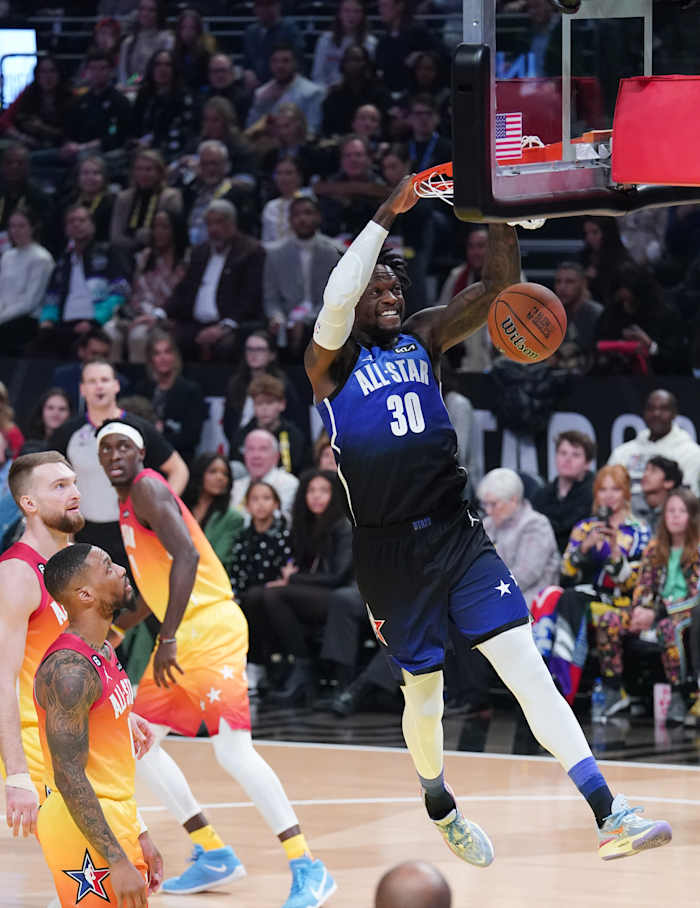 Julius Randle dunks in the 2023 NBA All-Star Game.