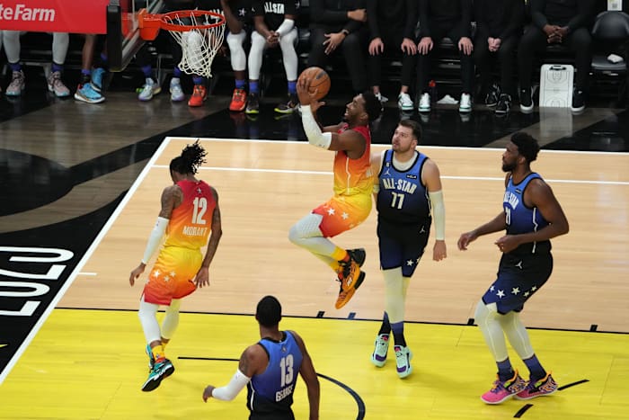 Donovan Mitchell shoots the ball in the 2023 NBA All-Star Game.