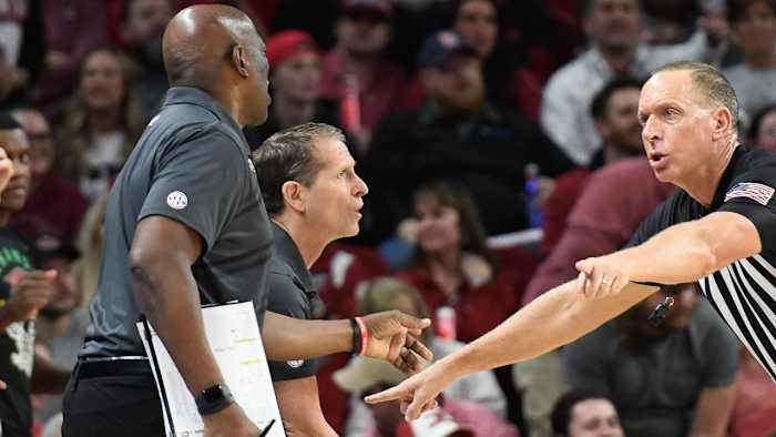 Arkansas Razorbacks assistant coach Keith Smart with Eric Musselman on the sidelines against the Georgia Bulldogs on Tuesday night at Bud Walton Arena.