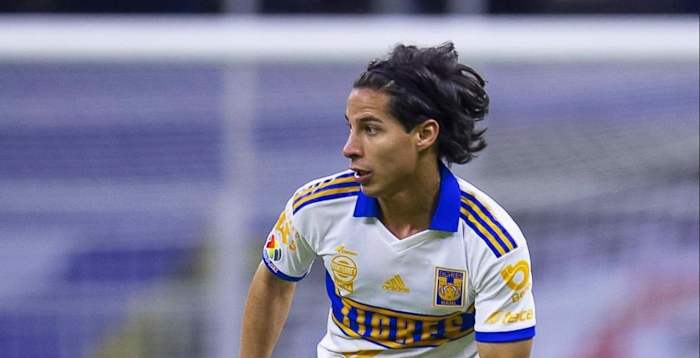 Diego Lainez en uniforme de Tigres