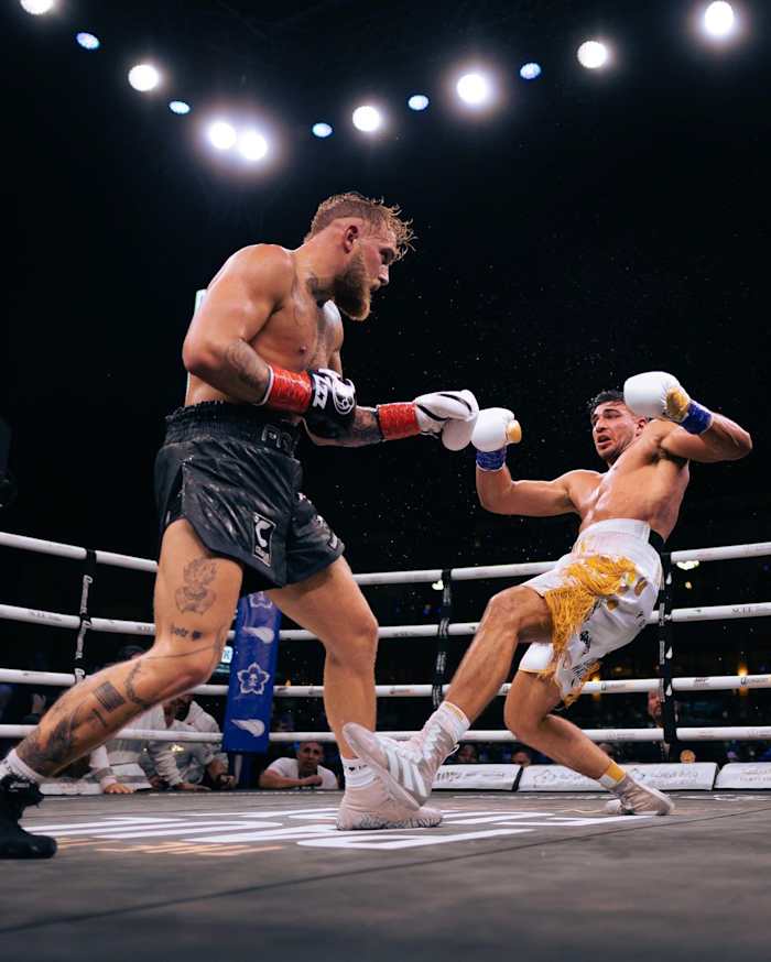 Jake Paul vs Tommy Fury en el ring