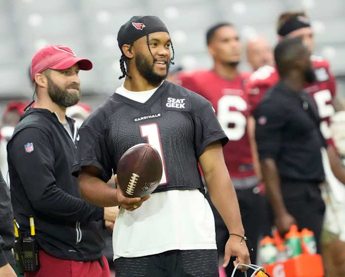 Aug 8, 2022; Glendale, Arizona, U.S.; Arizona Cardinals quarterback Kyler Murray (1) watches his team practice during training camp at State Farm Stadium. Nfl Cardinals Practice