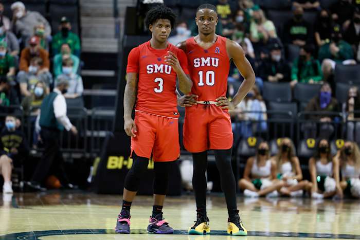 Eugene, Oregon, USA; SMU Mustangs guard Kendrick Davis (3) and Zach Nutall (10) look on during the second half against the Oregon Ducks at Matthew Knight