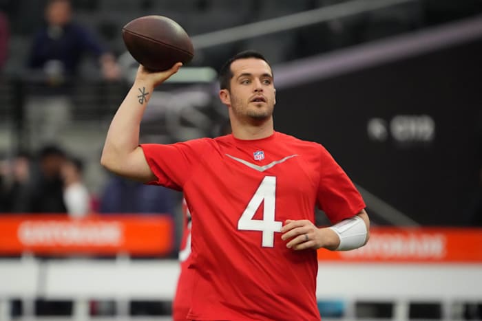 Derek Carr practices for the 2023 NFL Pro Bowl