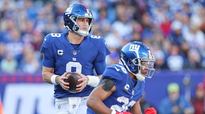 Giants quarterback Daniel Jones and running back Saquon Barkley play against the Colts.