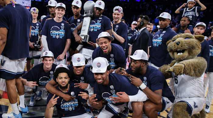 Villanova celebrates winning the 2022 Big East Championship at the Big East Tournament at Madison Square Garden.