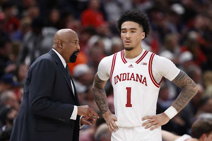 Mike Woodson talks to guard Jalen Hood-Schifino (1) during the first half against the Maryland Terrapins at United Center.