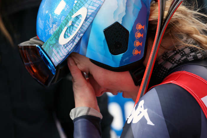 shiffrin-head-in-hands