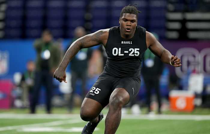Georgia tackle Broderick Jones works out at the NFL Combine