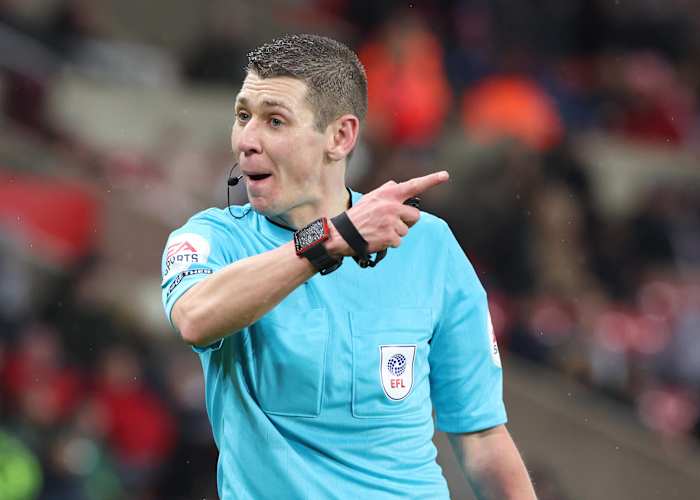 Matthew Donohue referee Sunderland mistakes