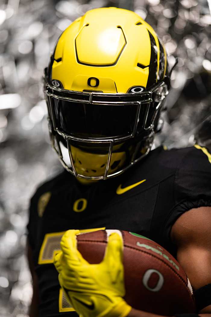 Kamar Mothudi Oregon Black Uniforms