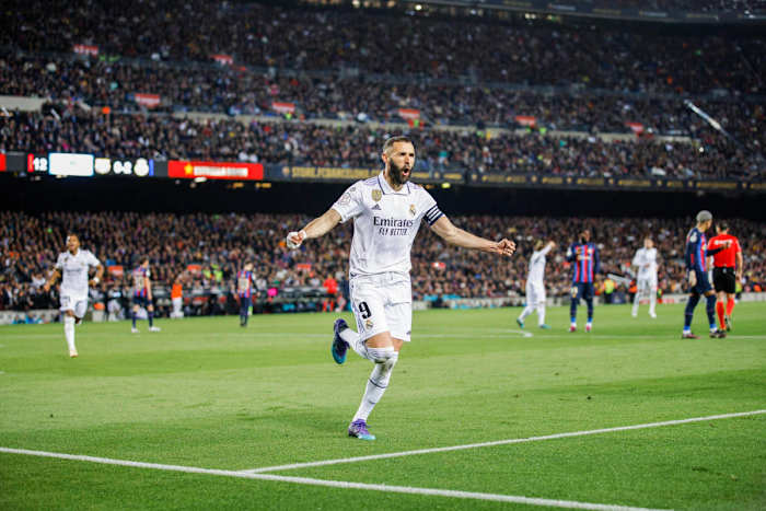 Karim Benzemá de Real Madrid marcó un hat trick en la semifinal de la Copa del Rey ante Barcelona