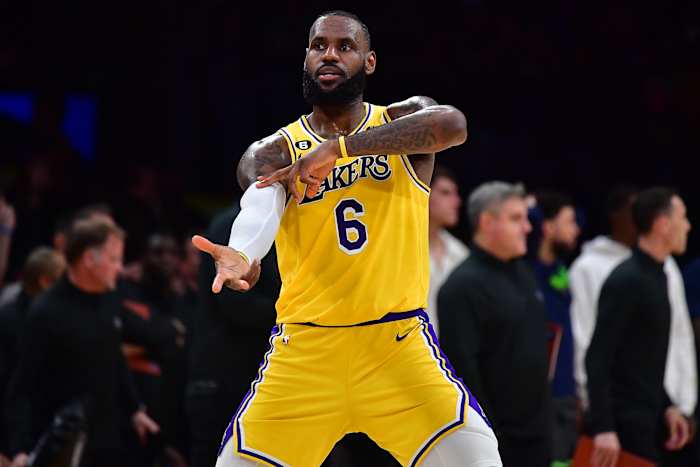 LeBron celebra triunfo de Lakers