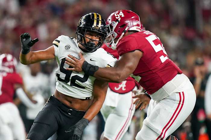 Alabama Crimson Tide offensive lineman Tyler Steen (54) blocks Vanderbilt Commodores defensive end Darren Agu (92) during the first half at Bryant-Denny Stadium.