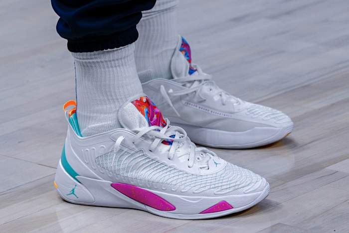View of Luka Doncic's white and pink shoes.