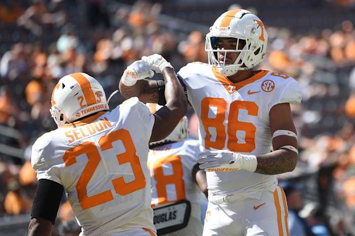Tennessee Volunteers RB Cameron Seldon celebrating with TE Ethan Davis during the spring game. (Photo by Caitie McMekin of the News Sentinel)