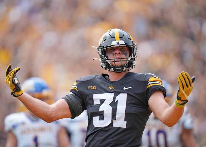 Iowa Hawkeye linebacker Jack Campbell