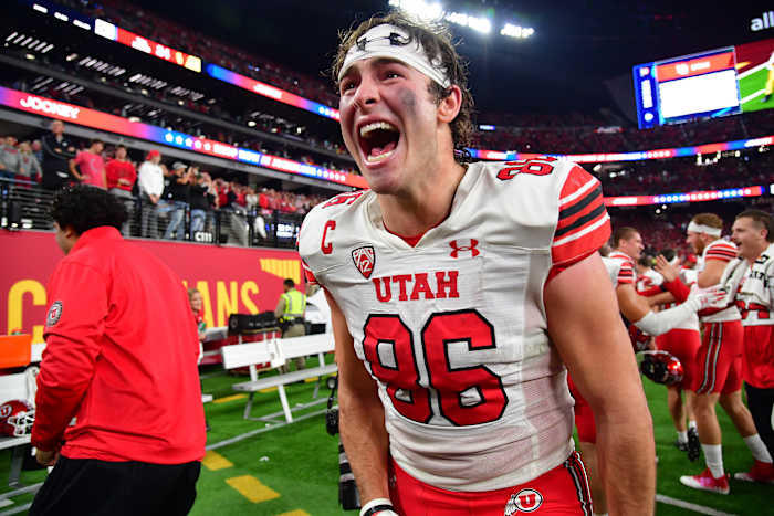 Dec 2, 2022; Las Vegas, NV, USA; Utah Utes tight end Dalton Kincaid (86) celebrates the victory against the Southern California Trojans in the PAC-12 Football Championship at Allegiant Stadium.