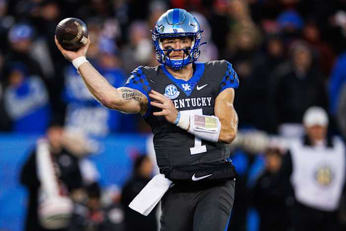 Kentucky Wildcats quarterback Will Levis (7) passes the ball during the third quarter against the Georgia Bulldogs at Kroger Field.