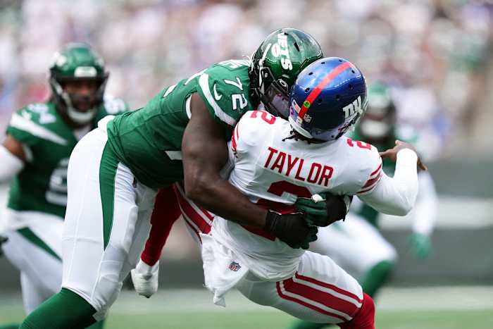 Jets DE Michael Clemons sacks Giants QB Tyrod Taylor