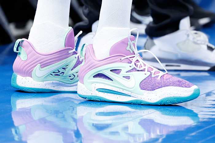 View of Kevin Durant's purple and white Nike shoes.