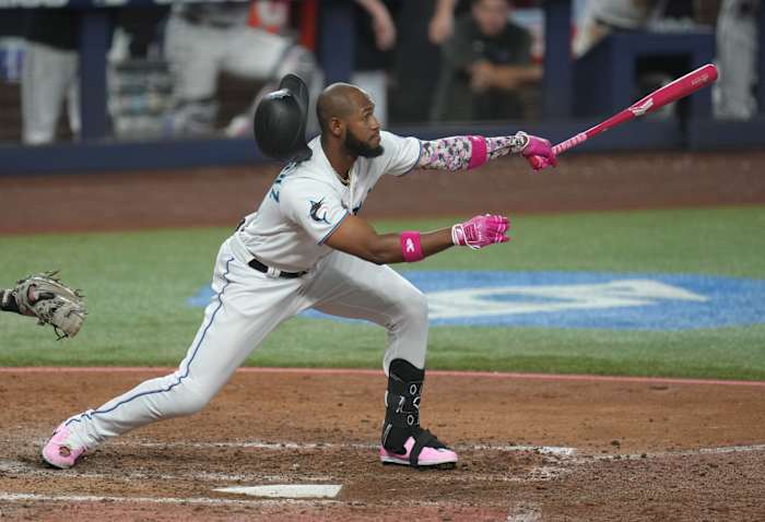 Bryan De La Cruz's helmet falls off after a hit.