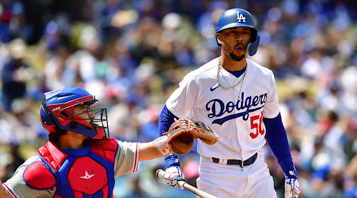 Los Angeles Dodgers right fielder Mookie Betts (50)