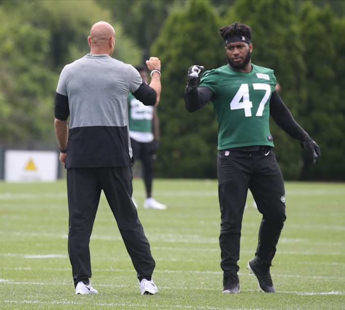 Robert Saleh and Bryce Huff at OTAs in 2021