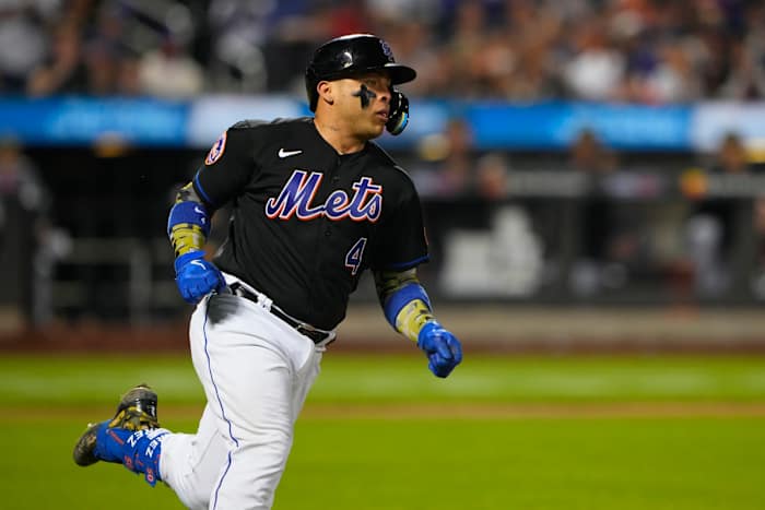 Three reasons the New York Mets should not send down top prospect catcher Francisco Álvarez.