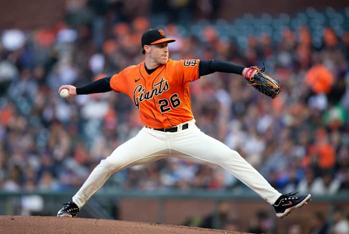 SF Giants starting pitcher Anthony DeSclafani delivers a pitch against the Chicago Cubs on June 9, 2023.