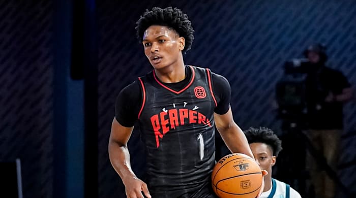 Amen Thompson dribbles the ball for Overtime Elite’s City Reapers