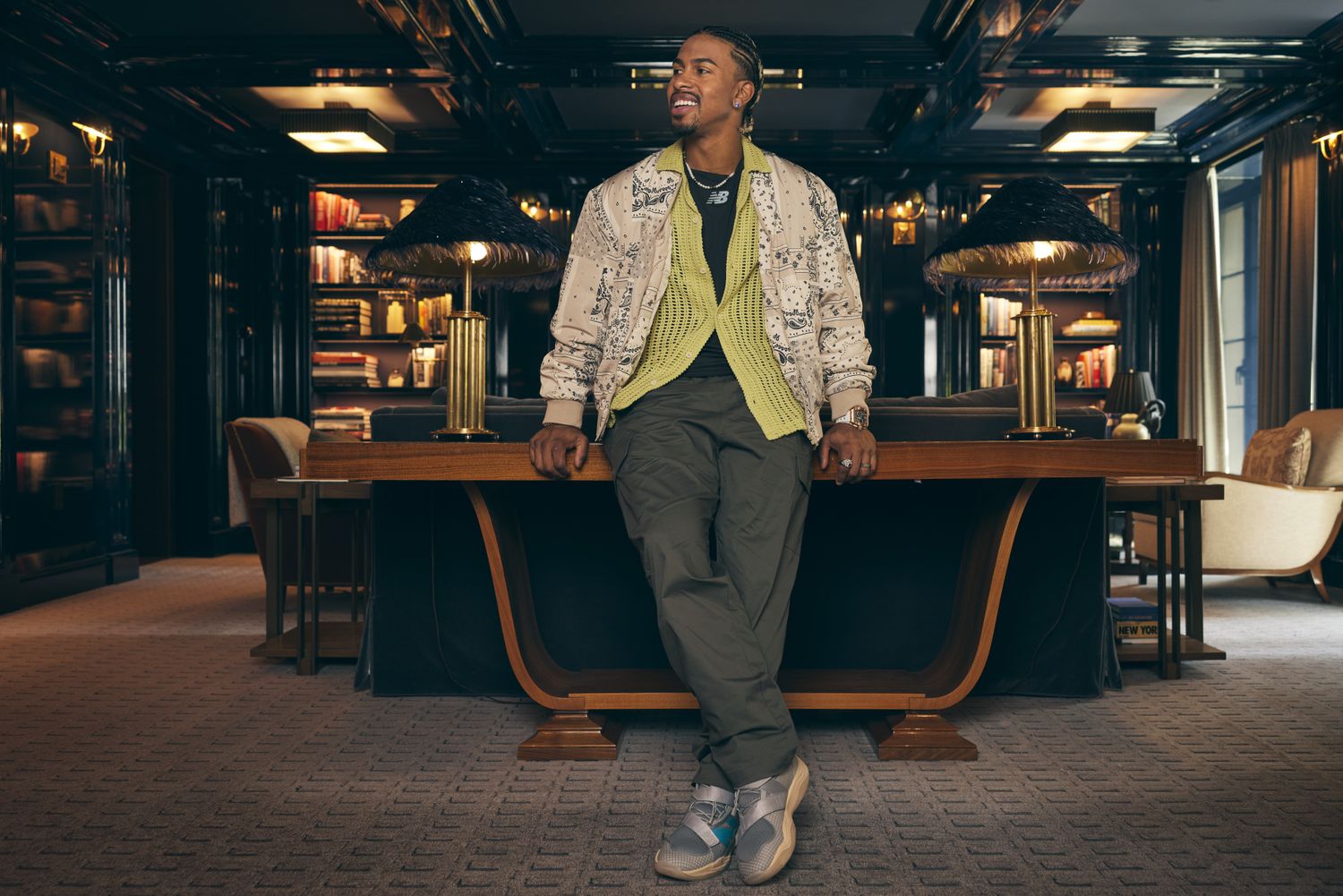 Francisco Lindor poses in his grey New Balance shoes.