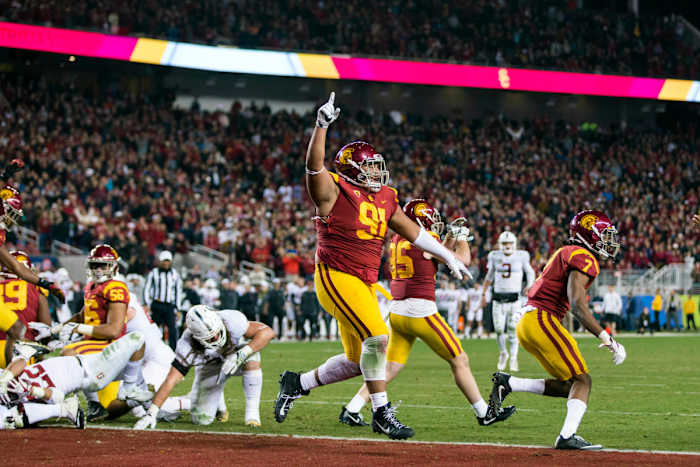 USC DT Brandon Pili (91)