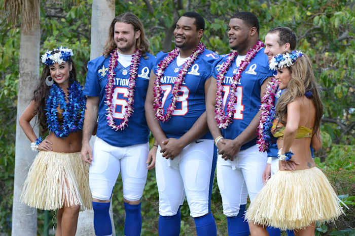 Thomas Morstead (6) with his Saints teammates at the Pro Bowl