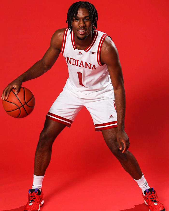 A first look at incoming freshman Mackenzie Mgbako in the cream and crimson during his recruiting visit to Indiana.