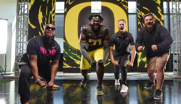 McRoy poses with A'lique Terry (left) on a visit to Oregon.