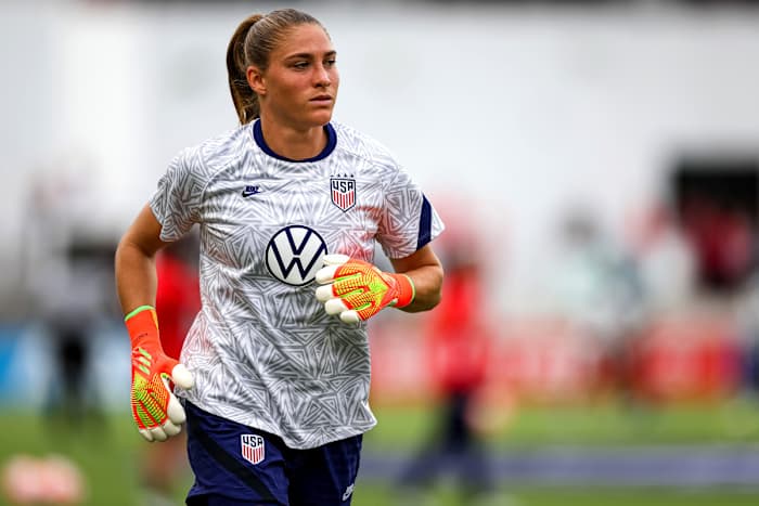 United States goalkeeper Aubrey Kingsbury warms up before a game against Nigeria.