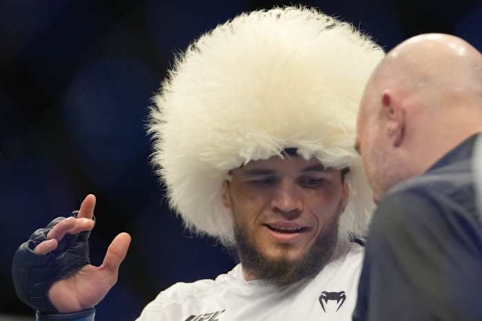Umar Nurmagomedov wrapping up his post-fight interview with UFC color commentator Joe Rogan.