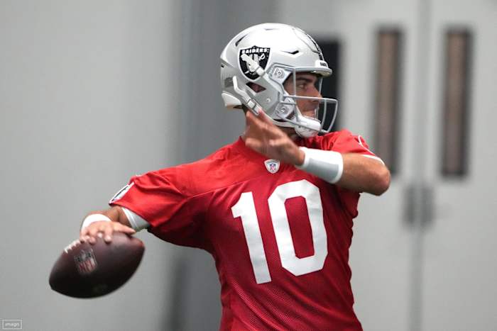 Raiders quarterback Jimmy Garoppolo works out during training camp.