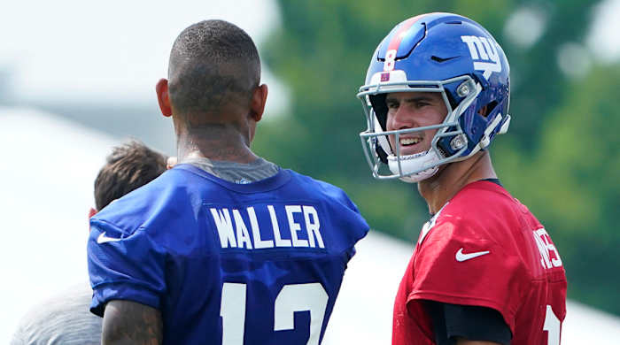 New York Giants tight end Darren Waller and quarterback Daniel Jones