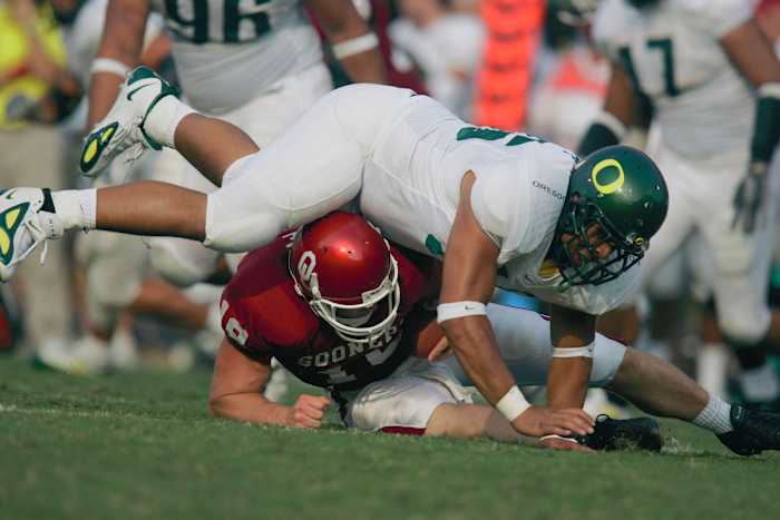 Haloti Ngata sacks Oklahoma quarterback Jason White.