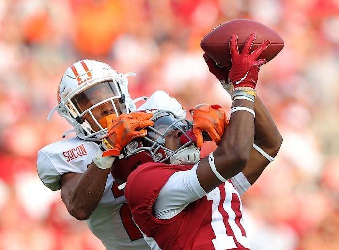 TUSCALOOSA, ALABAMA - SEPTEMBER 11: JoJo Earle #10 of the Alabama Crimson Tide pulls in this reception against Yahsyn McKee #2 of the Mercer Bears during the second half at Bryant-Denny Stadium on September 11, 2021 in Tuscaloosa, Alabama. (Photo by Kevin C. Cox/Getty Images)