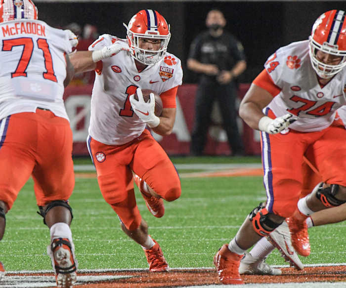 Clemson's Will Shipley runs the ball vs Iowa State