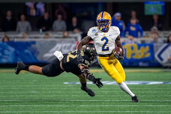 Pitt running back Israel Abanikanda running the ball vs Wake Forest